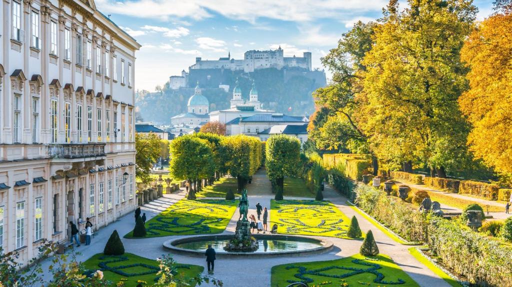 Cuales son los aspectos mas importantes que hacen de Salzburgo una ciudad hermosa y atractiva para el turismo